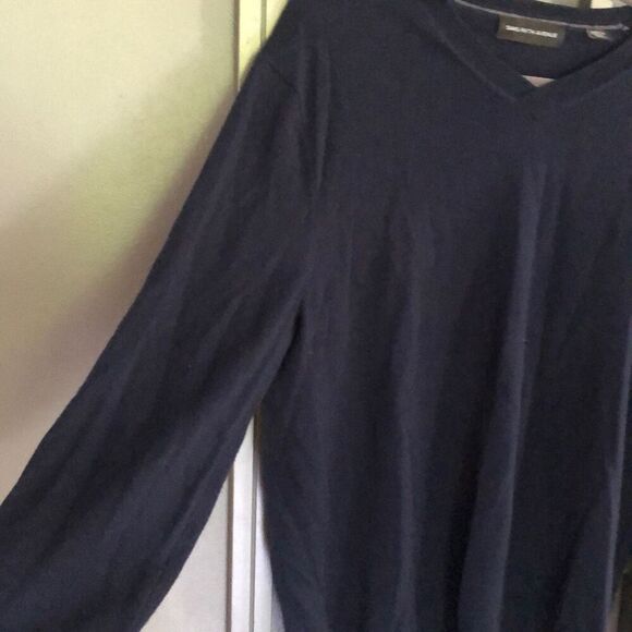 Saks Fifth Avenue Men's navy V-neck sweater lightweight wool size XL - Picture 3 of 4